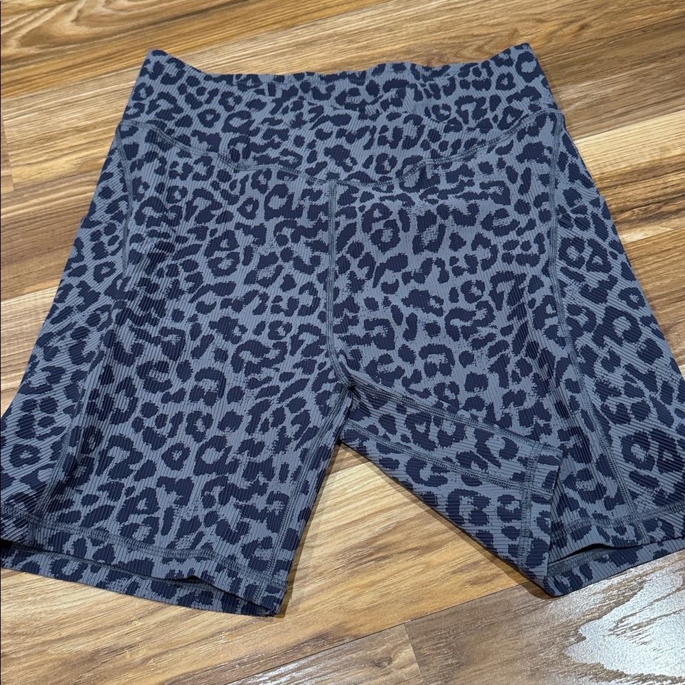 Leopard Print Biker Shorts Textured Large Pockets